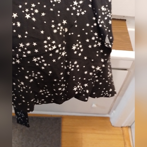 👜GUC Wild Fable Jrs Small Wrap Mini Dress Black w/White‎ Stars V-Neck - Picture 2 of 9